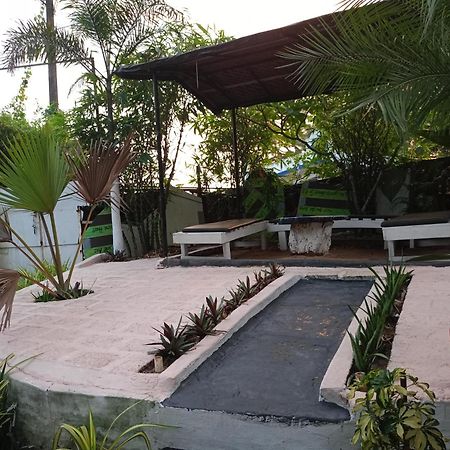 Boaty'S Beach Cottages Калангуте Екстериор снимка