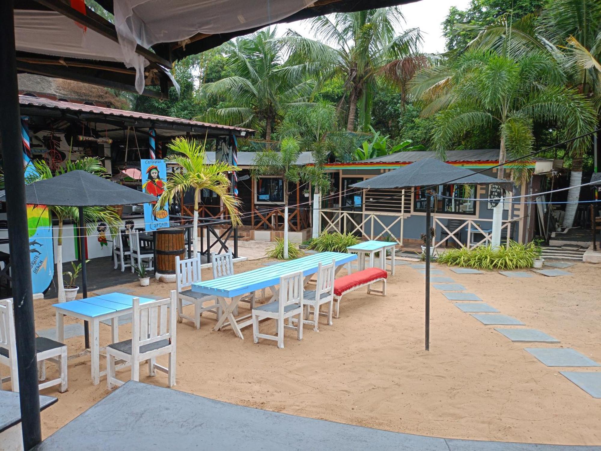 Boaty'S Beach Cottages Калангуте Екстериор снимка