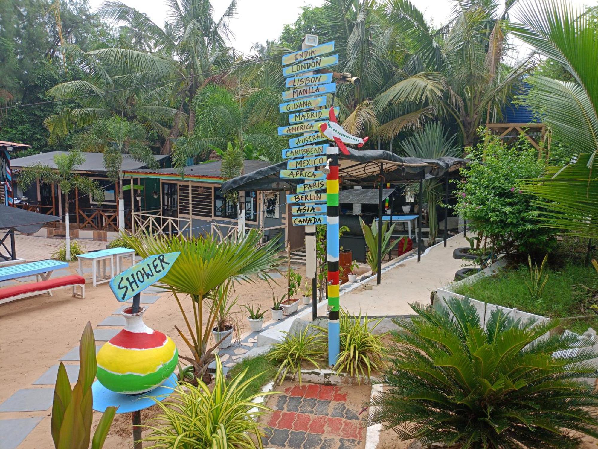 Boaty'S Beach Cottages Калангуте Екстериор снимка