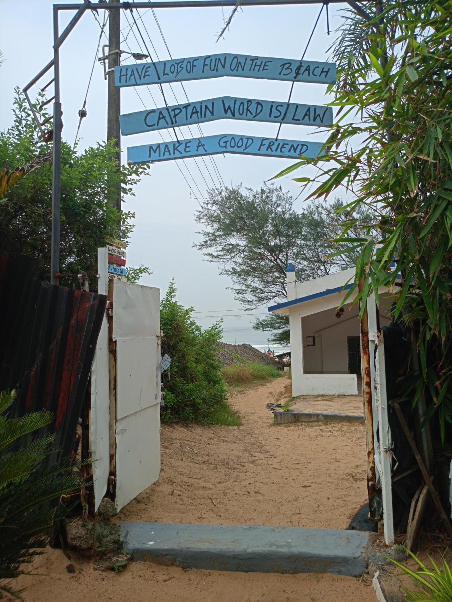 Boaty'S Beach Cottages Калангуте Екстериор снимка