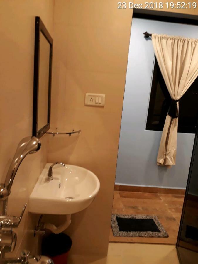 Boaty'S Beach Cottages Калангуте Екстериор снимка